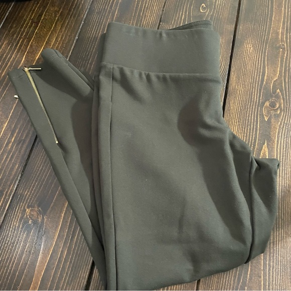 Torrid Olive Green Pixie Pants with Side Zippers Size 00R - Picture 1 of 4
